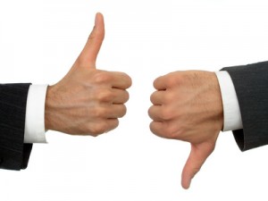 Thumbsupanddown - © Edyta Pawlowska - Fotolia.com